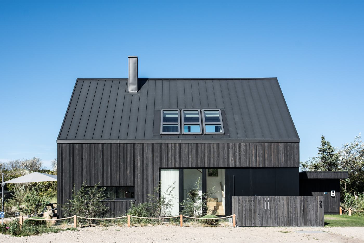 Schwarze Lärchenholzfassade